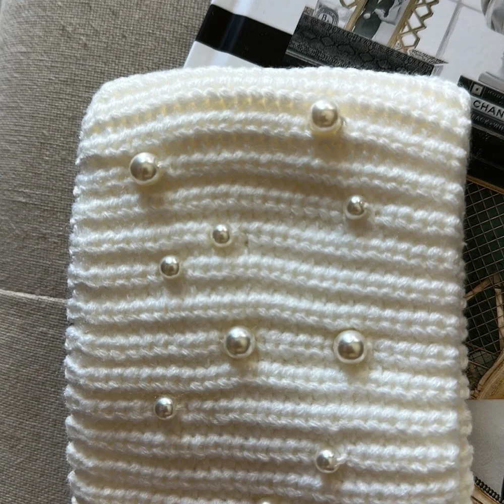 VICTORIAS SECRET HOLIDAY WINTER HEADBAND & GLOVES SET WITH PEARLS